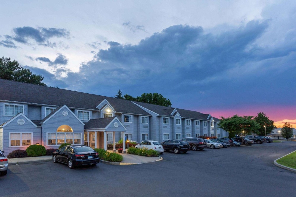 Microtel Inn & Suites By Wyndham Bethel/Danbury Main image