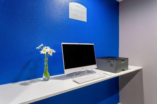 Microtel Inn & Suites By Wyndham Bethel/Danbury image 16