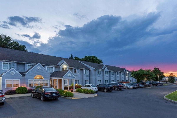 Microtel Inn & Suites By Wyndham Bethel/Danbury Main image